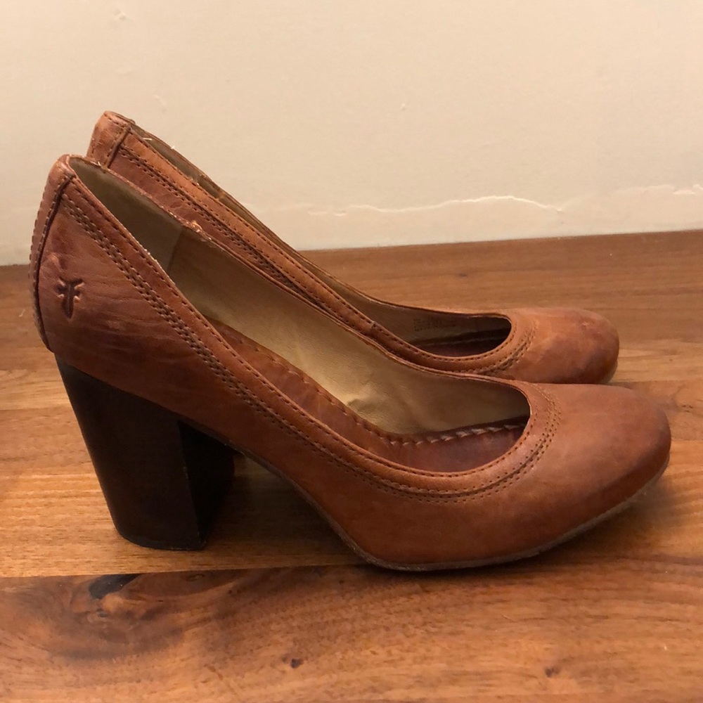 Frye Carson pumps